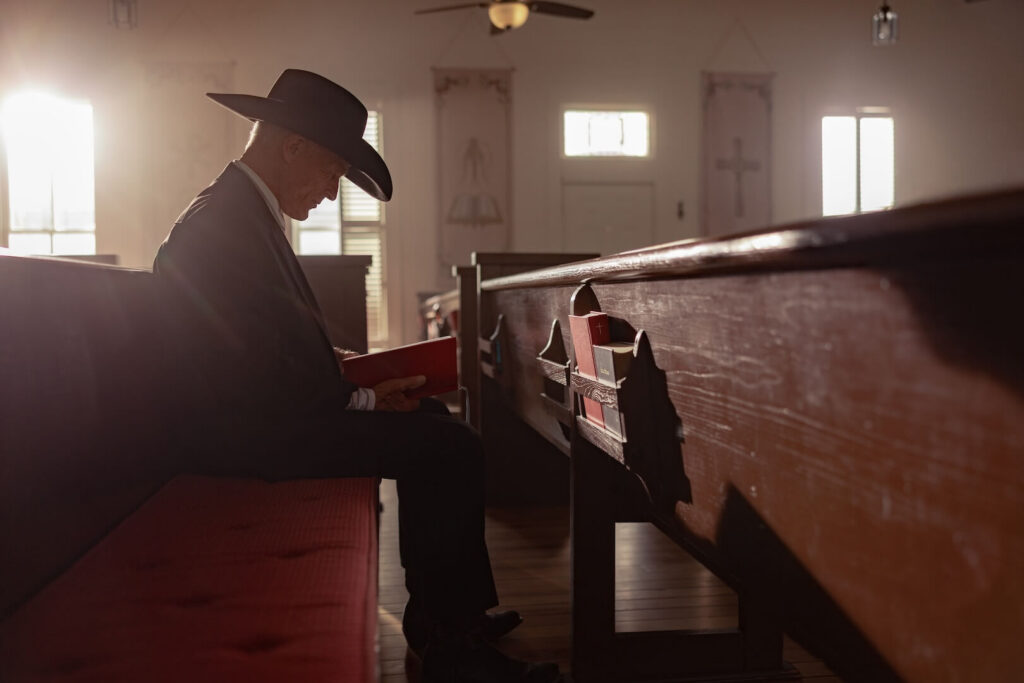 Ed Harris as Everett McKinney