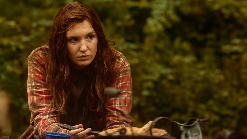 Sophie Nélisse as teenage Shauna Shipman in Yellowjackets