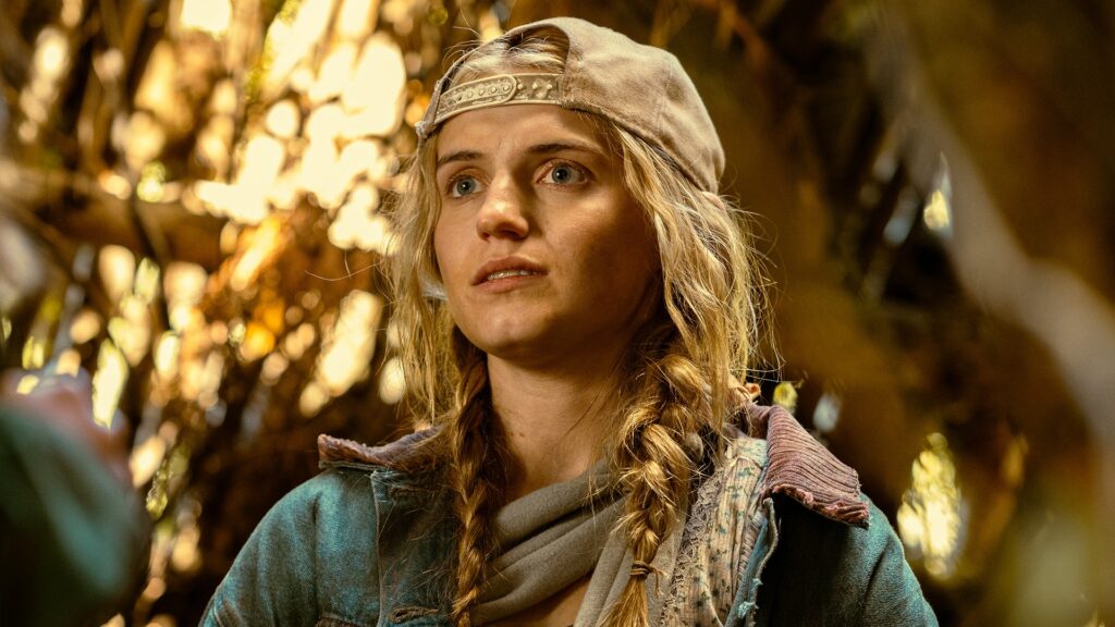 Jenna Burgess as teenage Melissa in Yellowjackets