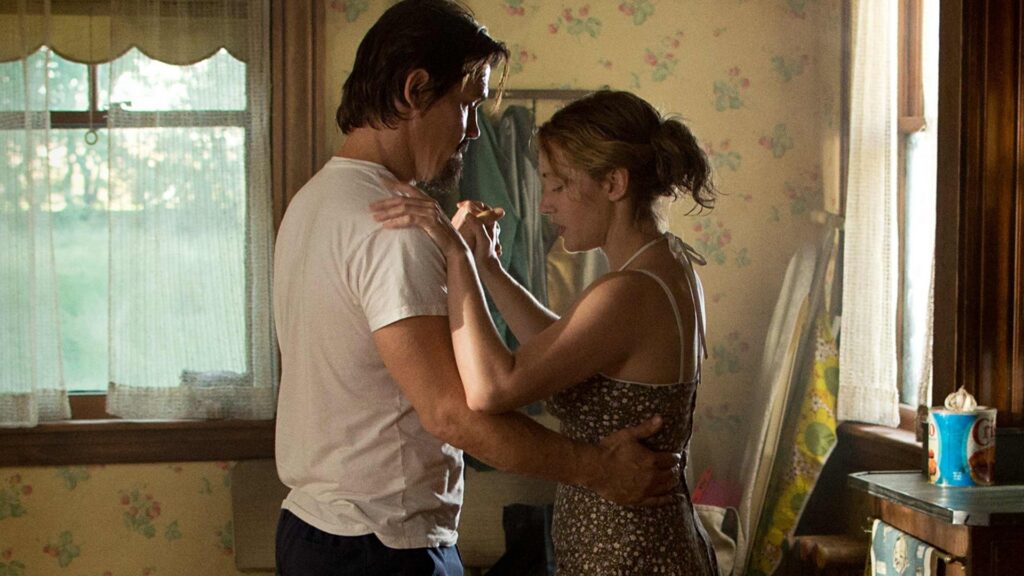 Josh Brolin and Kate Winslet in Labor Day