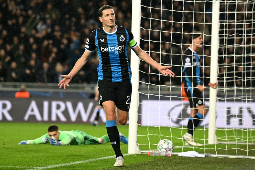 Club Brugge's Belgian midfielder #20 Hans Vanaken (C) celebrates after scoring Brugge's first goal during the UEFA Champions League, league phase matchday 3, football match between Club Brugge KV and RC Lens at the Jan Breydel Stadium in Bruges on October 21, 2026.