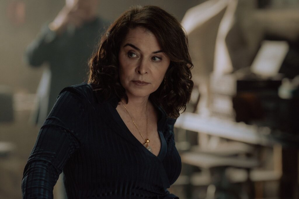 Annabella Sciorra as Joanne Manfredi in Tulsa King
