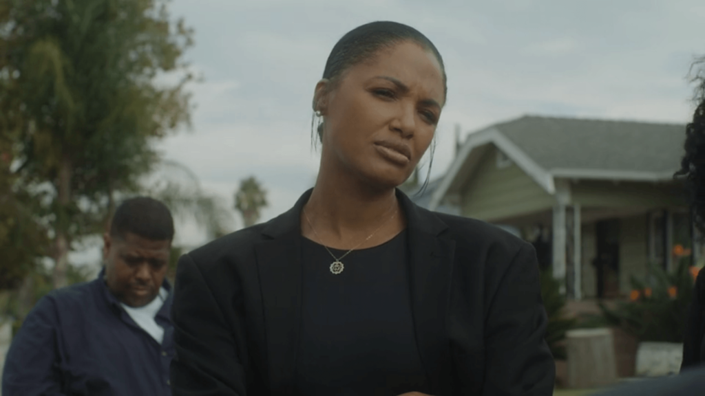 Jennifer Salt as Reporter Grace Collier in Sisters